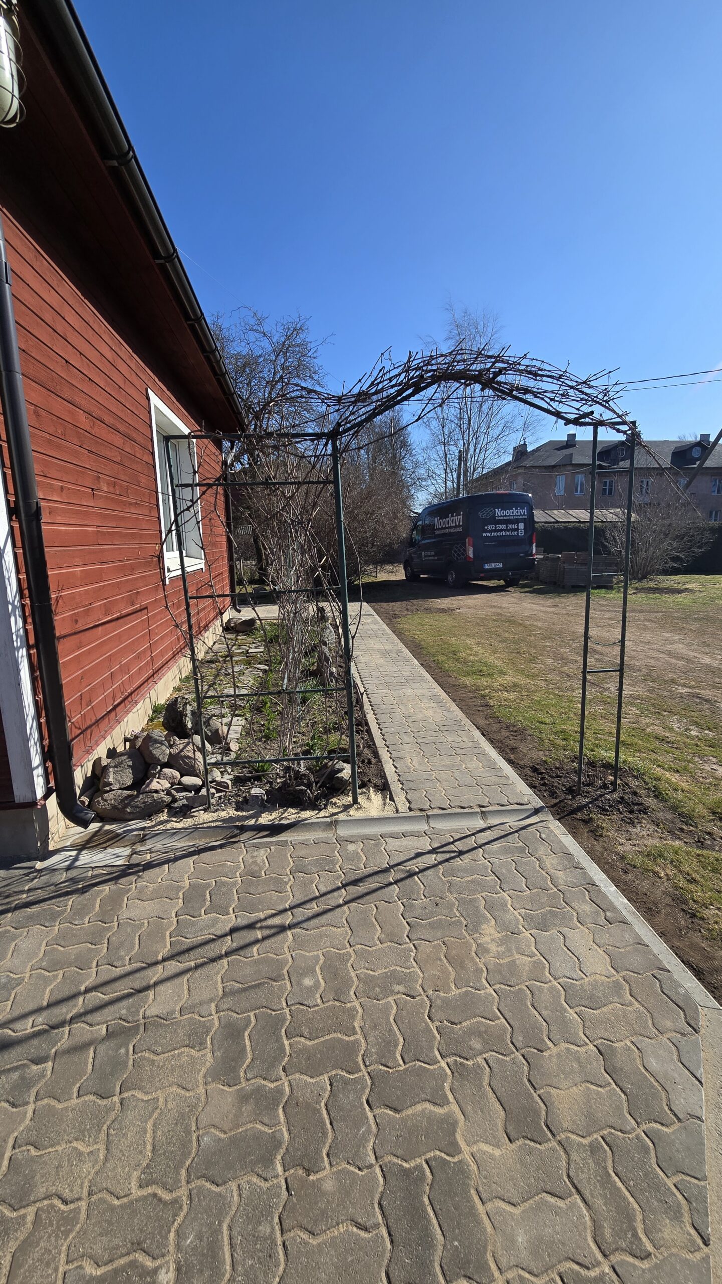 unikividest kõnnirada