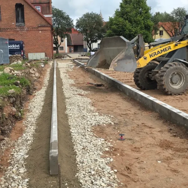 Viljandi äärekivide paigaldus